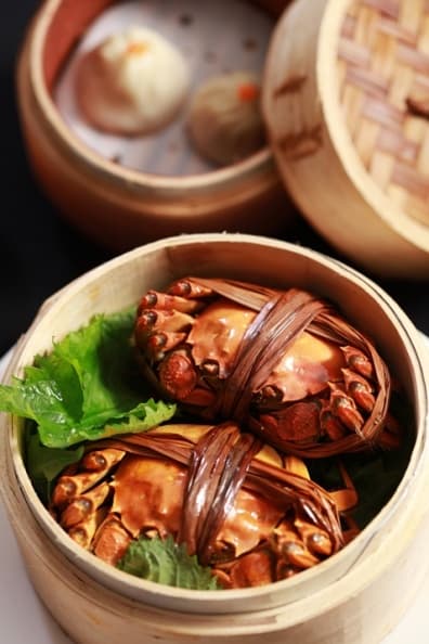 10月11日至11月26日,遠東Café推出大閘蟹吃到飽,醉月樓以六種大閘蟹料理手法設計四至六人合菜與單點,THE MEZZ牛排龍蝦館更是推出「套餐贈送大閘蟹」讓饕客品嚐大閘蟹的不同鮮美滋味。 - 10月11日至11月26日,遠東Café推出大閘蟹吃到飽,醉月樓以六種大閘蟹料理手法設計四至六人合菜與單點,THE MEZZ牛排龍蝦館更是推出「套餐贈送大閘蟹」讓饕客品嚐大閘蟹的不同鮮美滋味。.jpg 10月11日至11月26日,遠東Café推出大閘蟹吃到飽,醉月樓以六種大閘蟹料理手法設計四至六人合菜與單點,THE MEZZ牛排龍蝦館更是推出「套餐贈送大閘蟹」讓饕客品嚐大閘蟹的不同鮮美滋味。.jpg