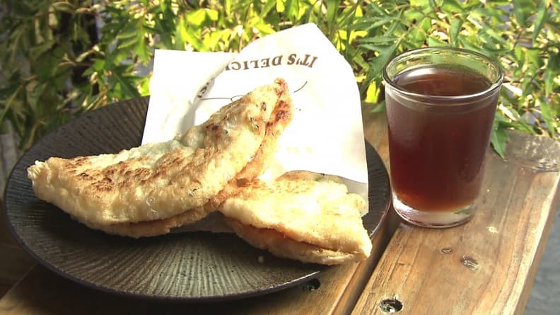 超佛心20元下午茶套餐!? 爆餡蔥肉餅、紅茶無限暢飲 2.jpg