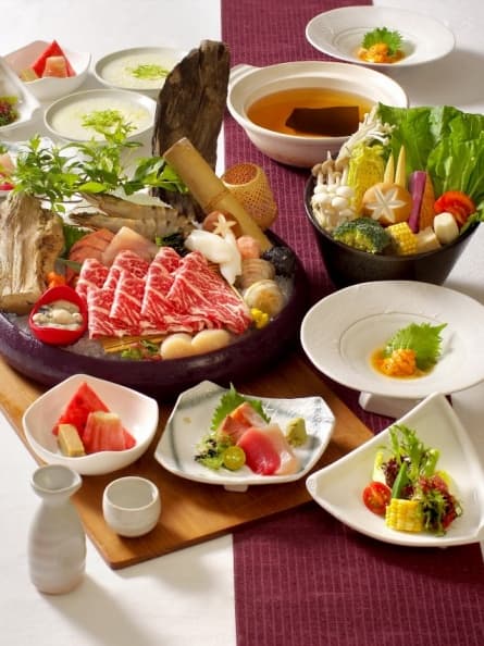 下殺3折手刀搶買!假期住宿、餐飲、SPA,小資省荷包靠這檔! 天成飯店集團-台北花園大酒店 HANAZONO雙人海陸火鍋套餐.jpg