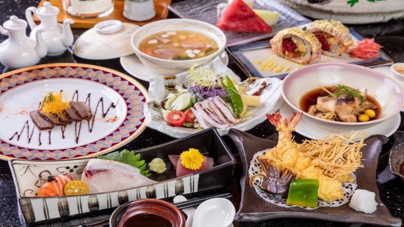 呼叫網美!想穿「和服」拍照名額有限快來搶 順園餐廳推出的「京綺美味」聖誕套餐,是順園主廚特別設計的限量美食。12月22日-12月31日只要點購兩套聖誕套餐,即贈一道主廚特製「咖哩螃蟹佐法式麵包」,讓您吃進濃濃異國節慶氛圍。.jpg