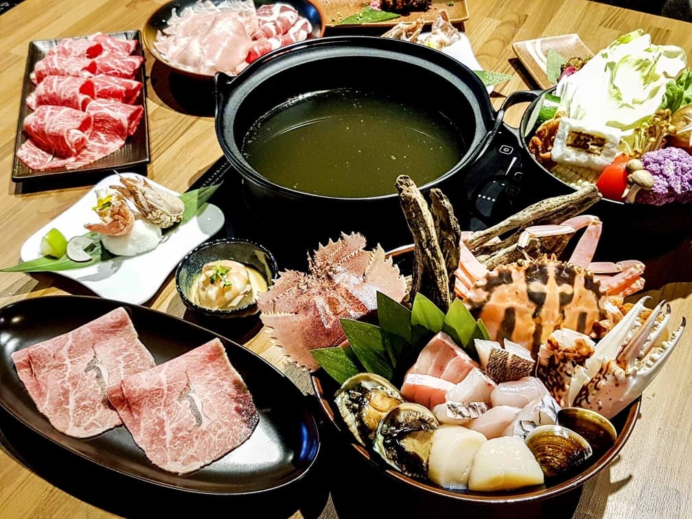 最狂海鮮盤!新開幕鍋物店「河豚」入菜你敢吃嗎