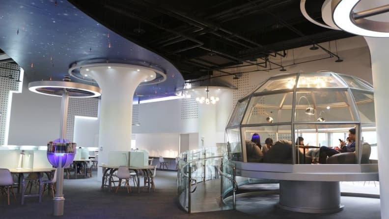 在玻璃太空艙打卡!超浪漫「星空圖書館」爆紅