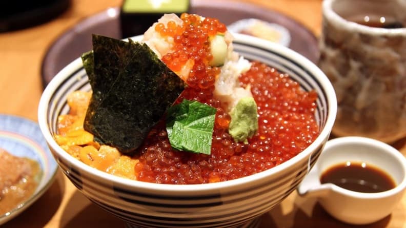 【新開店】這3天前100名半價!東京第一海鮮丼登台!超澎派鮭魚卵+雙倍海膽好吸睛