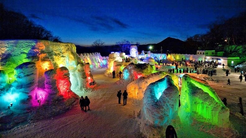 冬季最夯旅遊地!白雪世界「巨型冰雕、燈火秀」3大夢幻雪祭列清單