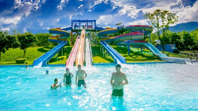 全台最夯水樂園!花蓮「知卡宣森林親水公園」720度滑水道、漂漂河免費玩