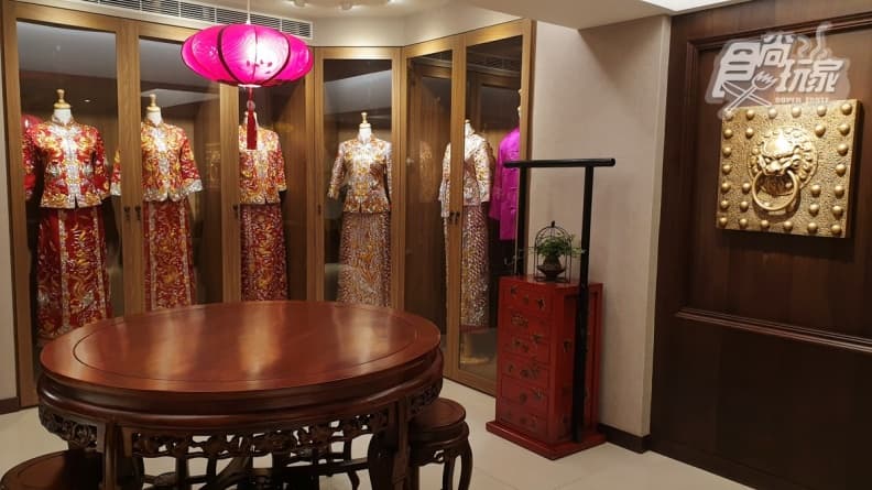 明星結婚瘋穿「龍鳳掛」!金光閃閃超喜氣,高矮胖瘦都可以