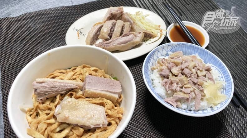 高雄人激推!全台唯一65年鴨肉意麵,祖傳煮法超嫩肉質一吃停不下
