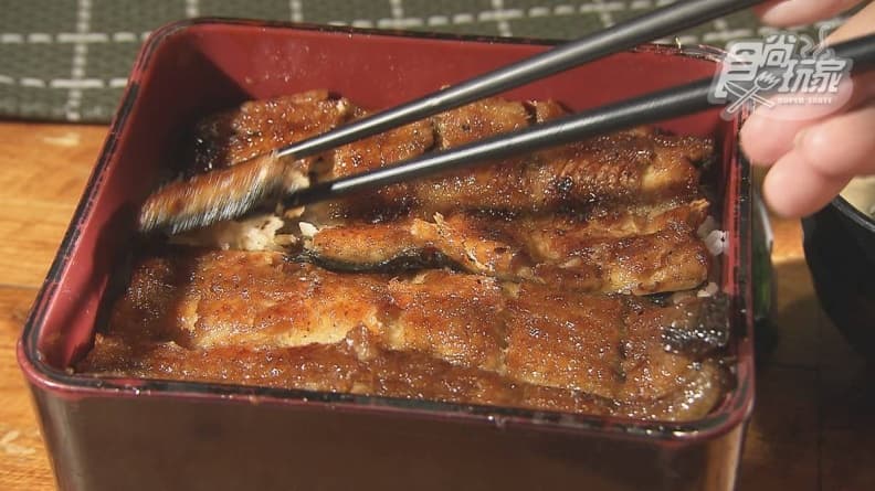 自產自銷!台中老字號鰻魚飯有滿滿醬汁炭燒香,必點酥炸龍骨別處吃不到