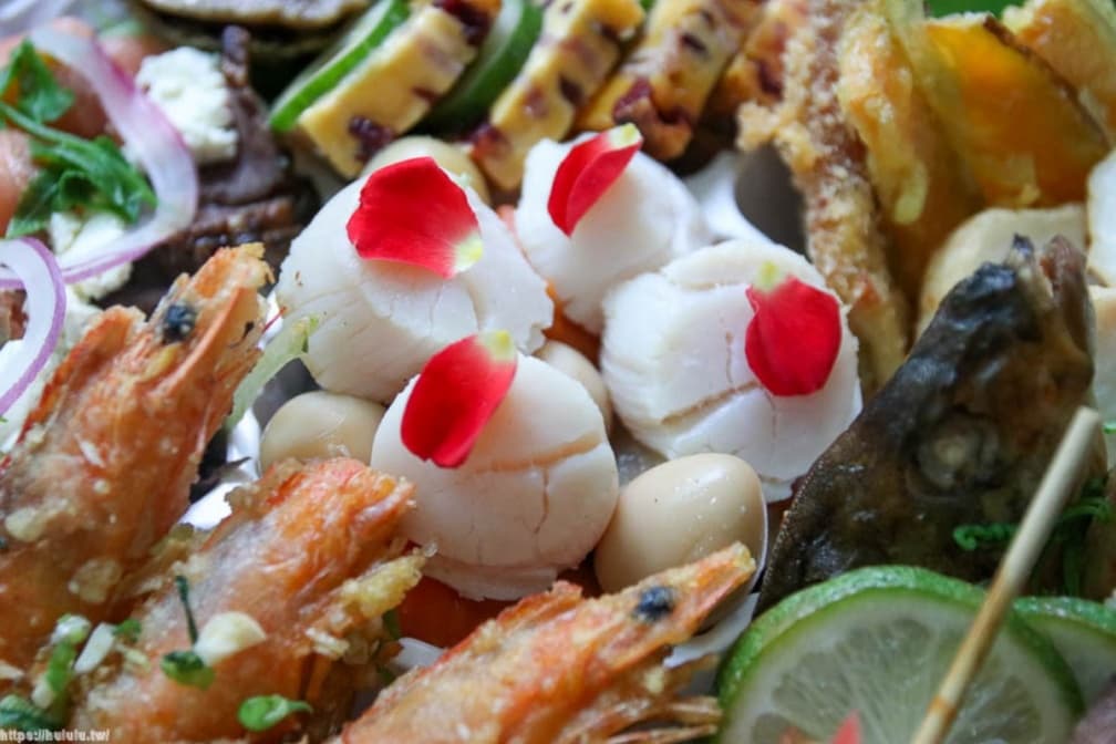 超澎派!日式居酒屋推「海鮮餐盒」鋪滿12款好料,小資族必點「雙主食便當」只要150元 超澎派!日式居酒屋推「海鮮餐盒」鋪滿12款好料,小資族必點「雙主食便當」只要150元