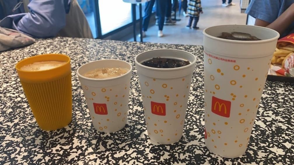 懶人救星!麥當勞全台首家「內用飲料杯」搶先用,免帶環保杯也能大口喝可樂 懶人救星!麥當勞全台首家「內用飲料杯」搶先用,免帶環保杯也能大口喝可樂