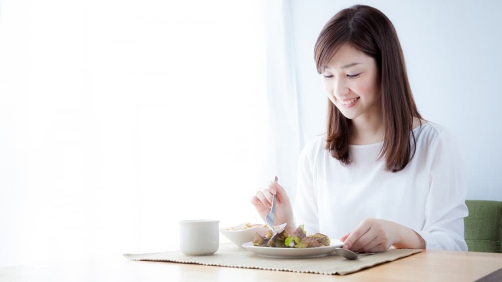 吃太快恐變胖!用餐控制在「這時間」能減少肥胖,醫師:若做得到,效果很明顯