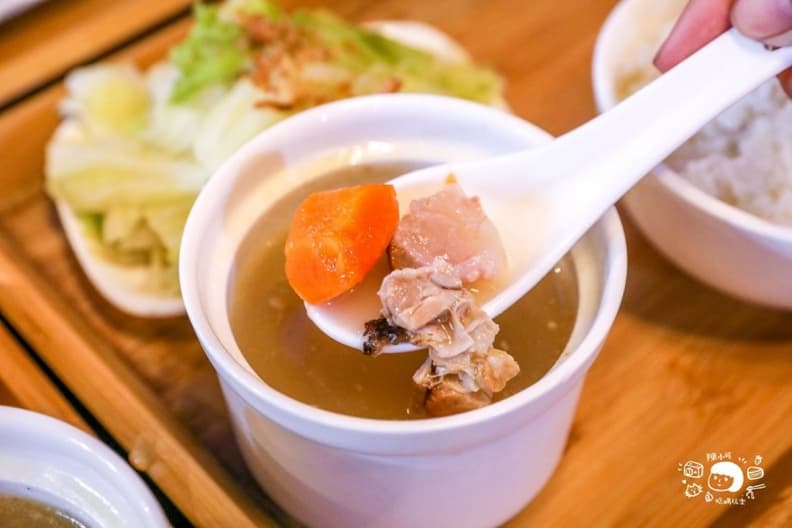 白飯、老火湯無限續碗!老饕激推「永和最好吃燒臘」在這,神級燒肉酥脆銷魂 白飯、老火湯無限續碗!老饕激推「永和最好吃燒臘」在這,神級燒肉酥脆銷魂