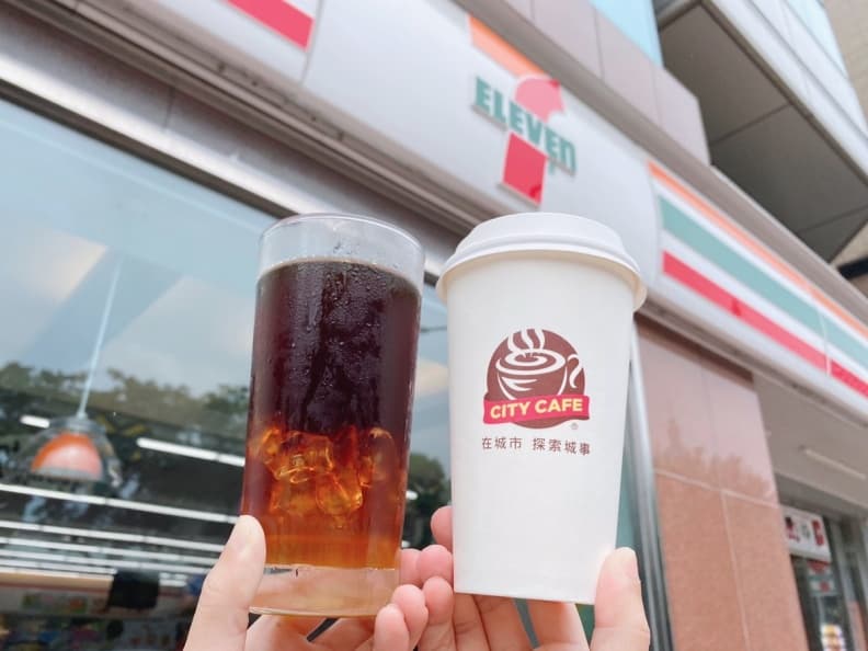 本週6家限時好康!王品對名字免費吃龍蝦、麥當勞買一送一、全家飲品7折 咖啡喝爆!4超商清明連假優惠,7-11精品拿鐵第2杯10元、全家霜淇淋買一送一