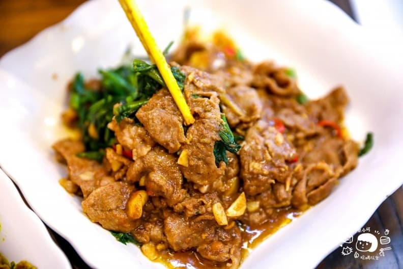 大鍋霸氣現炒!新莊人激推「羊肉炒麵」香辣開胃,鹹甜沙茶+半熟蛋滑順唰嘴 大鍋霸氣現炒!新莊人激推「羊肉炒麵」香辣開胃,鹹甜沙茶+半熟蛋滑順唰嘴