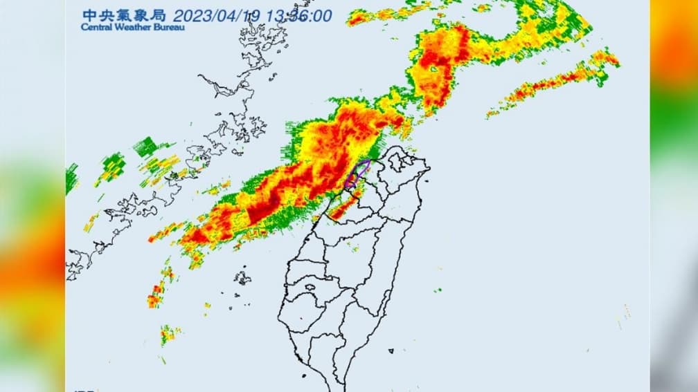 下班備好雨具!氣象局發布9縣市大雨特報,強降雨注意雷擊、強陣風 下班備好雨具!氣象局發布9縣市大雨特報,強降雨注意雷擊、強陣風