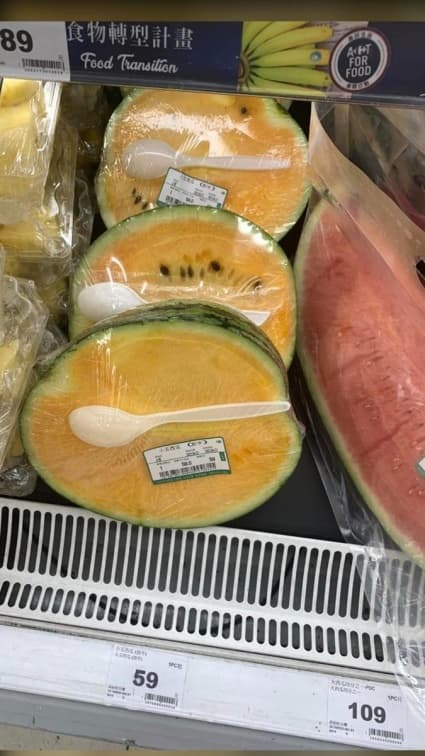 超市買西瓜送湯匙!切好附餐具結完帳馬上開吃,網友讚:超貼心、懂行銷 超市買西瓜送湯匙!切好附餐具結完帳馬上開吃,網友讚:超貼心、懂行銷