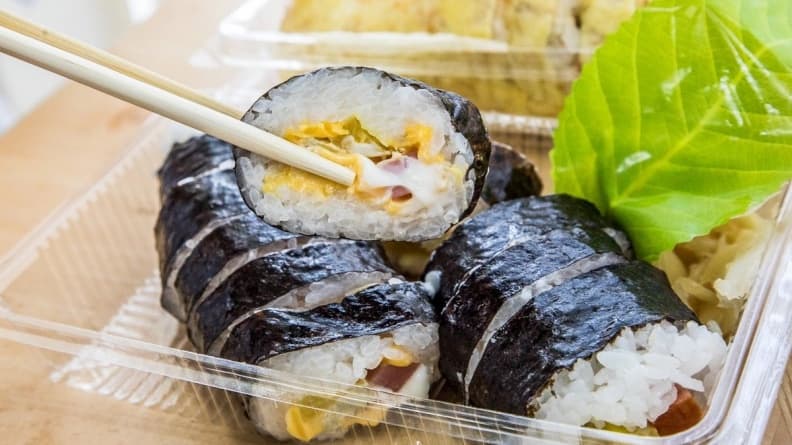 賣壽司賣到蓋大樓!40年「24hr老字號壽司」好評破萬則,1個最低5元超佛心 賣壽司賣到蓋大樓!40年「24hr老字號壽司」好評破萬則,1個最低5元超佛心