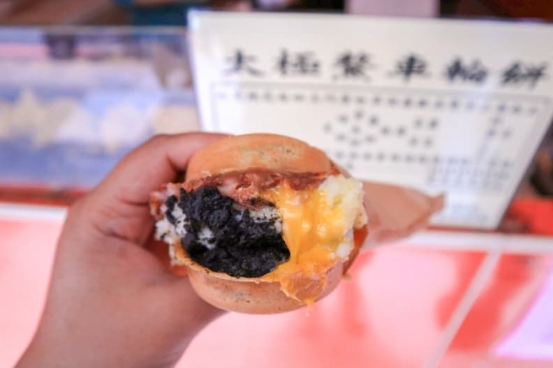 餅皮只是裝飾?板橋超夯「爆餡車輪餅」滿到蓋不住,還有超狂口味1次塞5餡 餅皮只是裝飾?板橋超夯「爆餡車輪餅」滿到蓋不住,還有超狂口味1次塞5餡