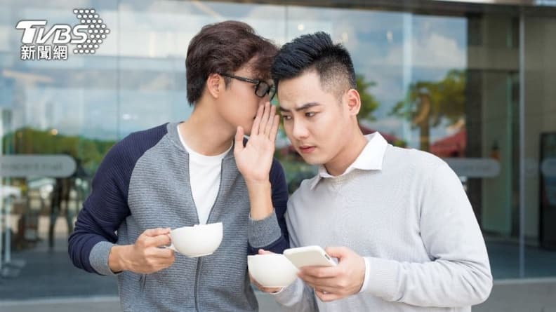 她問「好工作但遇爛主管及同事該離職」?兩派網友論戰,眾人指1狀況不能接受 她問「好工作但遇爛主管及同事該離職」?兩派網友論戰,眾人指1狀況不能接受