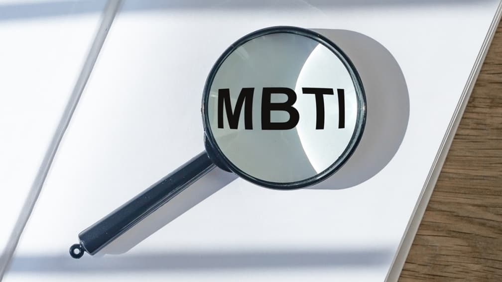 比星座準!「MBTI」16型人格測驗風靡韓國,這類人跟韓星IU一樣富有創造力