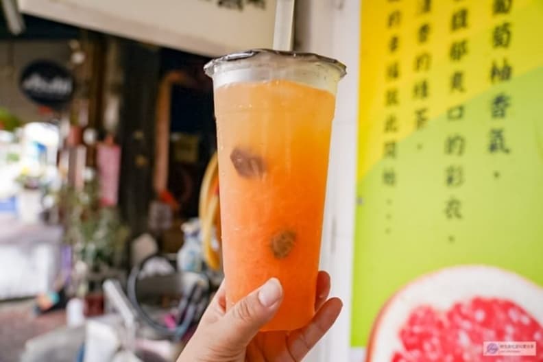 嘉義人一定喝過!隱藏版「葡萄柚綠茶始祖」是這家,老饕必加2顆梅子更回甘 嘉義人一定喝過!隱藏版「葡萄柚綠茶始祖」是這家,老饕必加2顆梅子更回甘