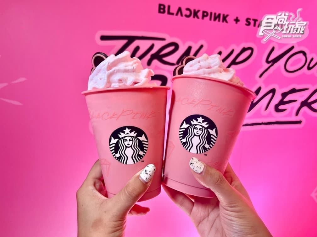 BLINK們快設鬧鐘!星巴克xBLACKPINK推限量聯名,星冰樂、18款周邊這天開搶 BLINK們快設鬧鐘!星巴克xBLACKPINK推限量聯名,星冰樂、18款周邊這天開搶