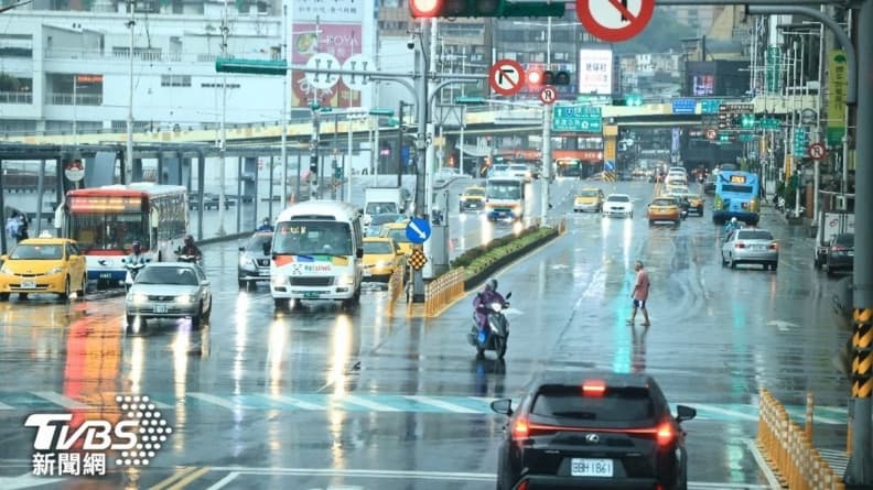 本週3階段變天!「這天起」雨勢加大連下3天,2颱風最新動向曝 本週3階段變天!「這天起」雨勢加大連下3天,2颱風最新動向曝