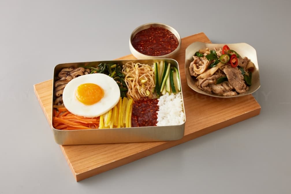 K-POP迷站出來!王品韓式料理「初瓦」插旗高雄,拿應援物打8折、主食免費升級 K-POP迷站出來!王品韓式料理「初瓦」插旗高雄,拿應援物打8折、主食免費升級