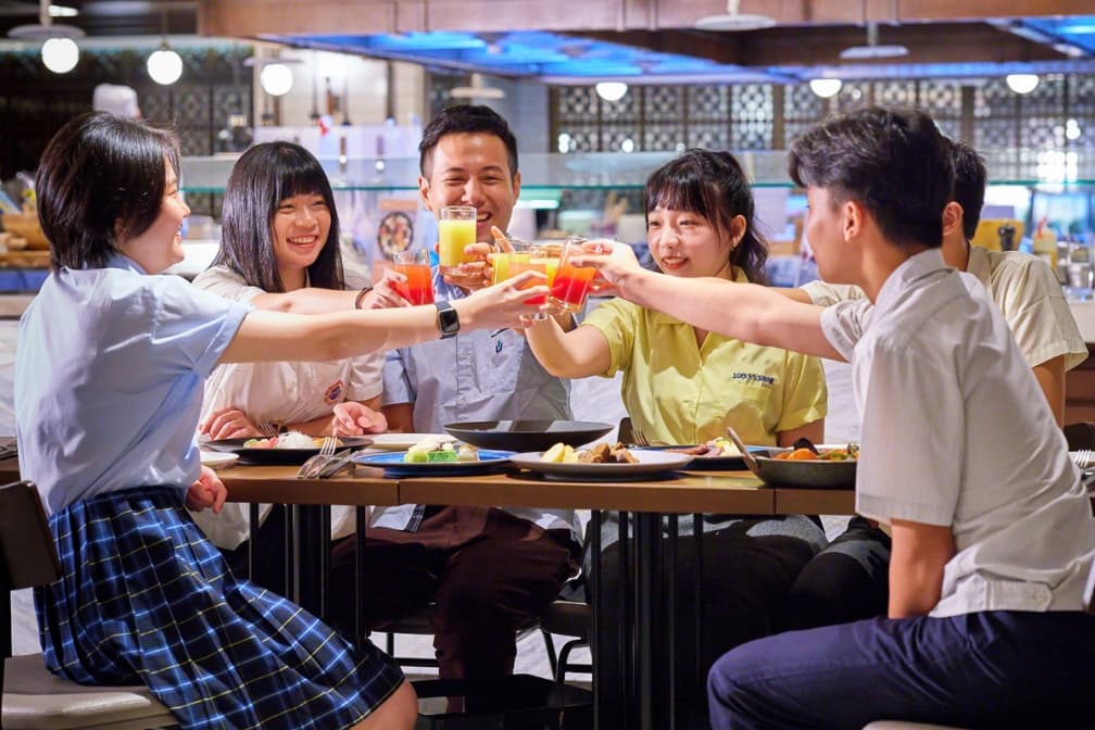 Buffet激省近500元!日系飯店「穿制服」打卡享優惠,爽嗑多款異國料理 Buffet激省近500元!日系飯店「穿制服」打卡享優惠,爽嗑多款異國料理