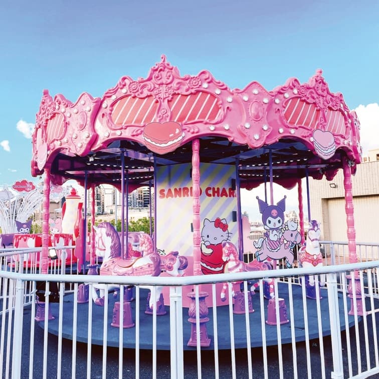 滿滿Hello Kitty!打卡夢幻三麗鷗遊樂園:旋轉木馬8大設施、超萌300款周邊 滿滿Hello Kitty!打卡夢幻三麗鷗遊樂園:旋轉木馬8大設施、超萌300款周邊