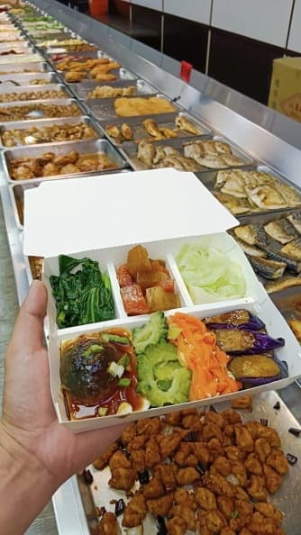 老闆娘做功德?自助餐夾7道菜只要60元,網友敲碗跪求地址 老闆娘做功德?自助餐夾7道菜只要60元,網友敲碗跪求地址