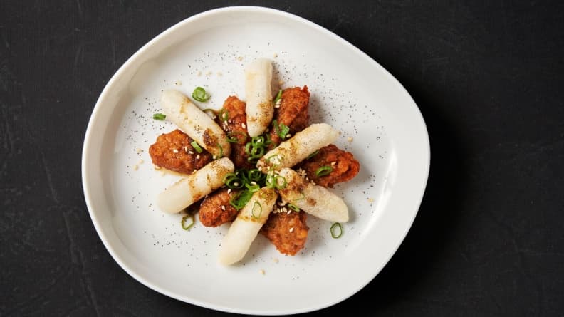 【新開店】蔬食料理也能很chill!東區巷弄神祕餐酒館把臭豆腐、芋泥鴨變西餐 【新開店】蔬食料理也能很chill!東區巷弄神祕餐酒館把臭豆腐、芋泥鴨變西餐