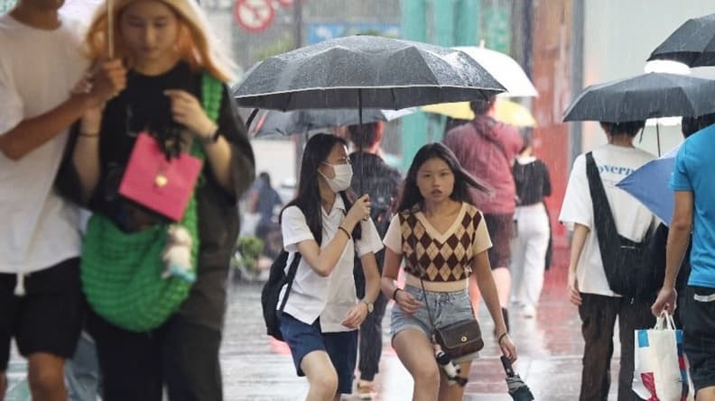 今起變天有雨轉涼!東北季風增強3地區防大雨,週六晚低溫驟降下探20度