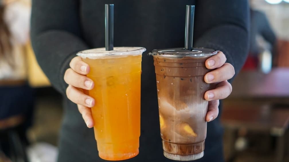 太方便了!手搖飲1技術日本人讚爆,台灣人訝異:這是我們的日常