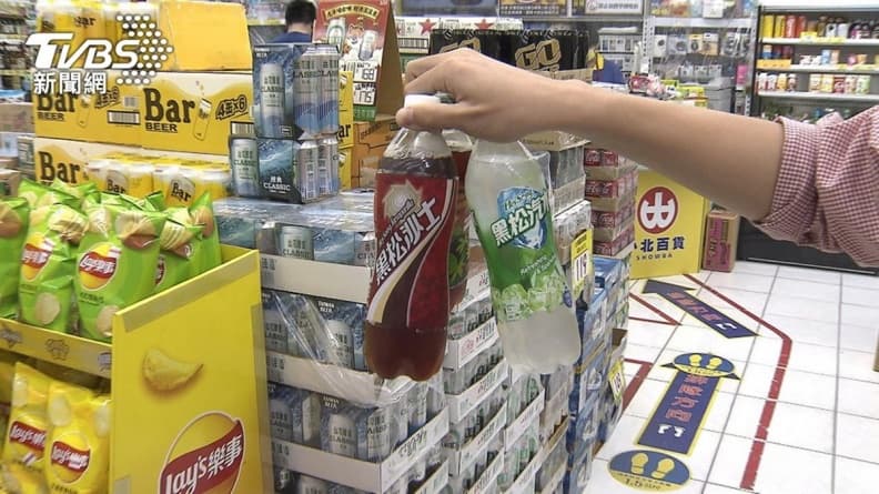 一股跌打膏藥味?陸生喝到台灣1飲料直呼超難喝,台人認了:外人難接受 一股跌打膏藥味?陸生喝到台灣1飲料直呼超難喝,台人認了:外人難接受