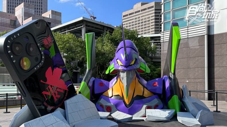 《新世紀福音戰士》粉絲快衝!4公尺「試驗初號機」快閃台北101,還有限量周邊