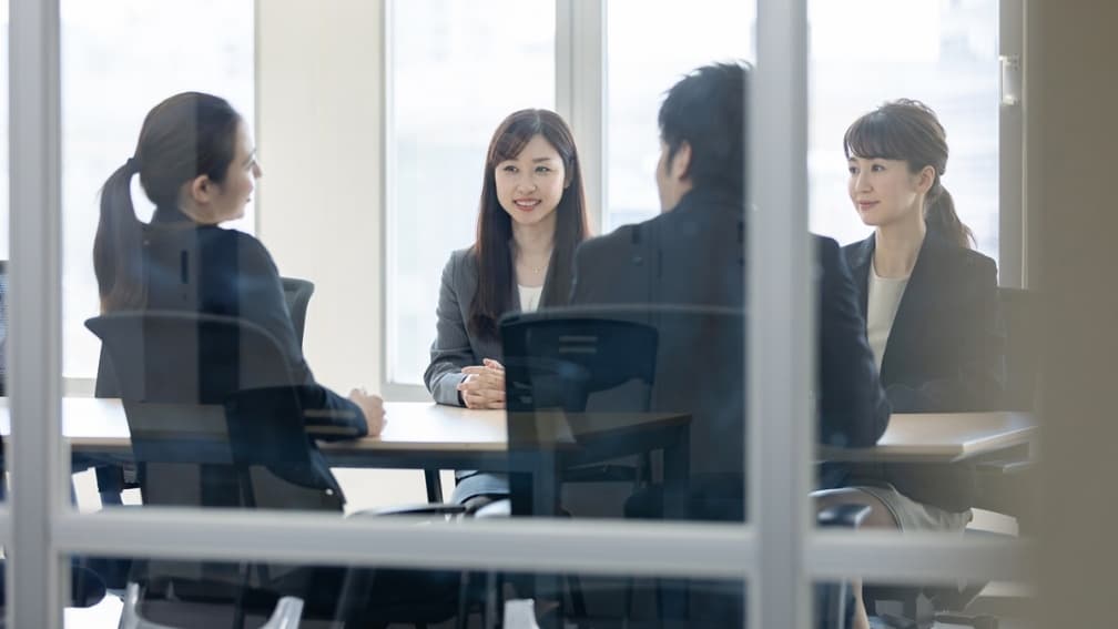 4面相揪出職場豬隊友!「眉距過寬」辦事心不在焉,「這種人」愛甩鍋推託