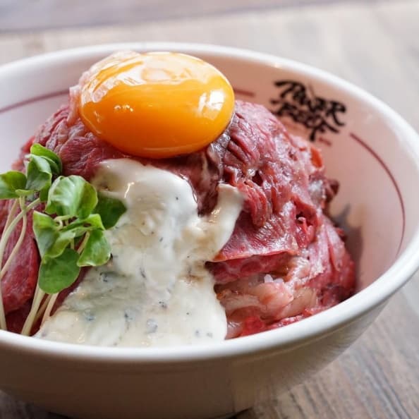 逛完三創吃什麼?不只美食街,在地私藏13間:排隊喇舌麵、肉控丼飯、約會餐酒館 逛完三創吃什麼?不只美食街,在地私藏13間:排隊喇舌麵、肉控丼飯、約會餐酒館