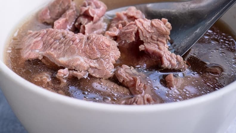 牛肉湯保衛戰!百萬網紅批「台南牛肉湯比不上A5和牛」,網友回嗆「不懂裝懂」