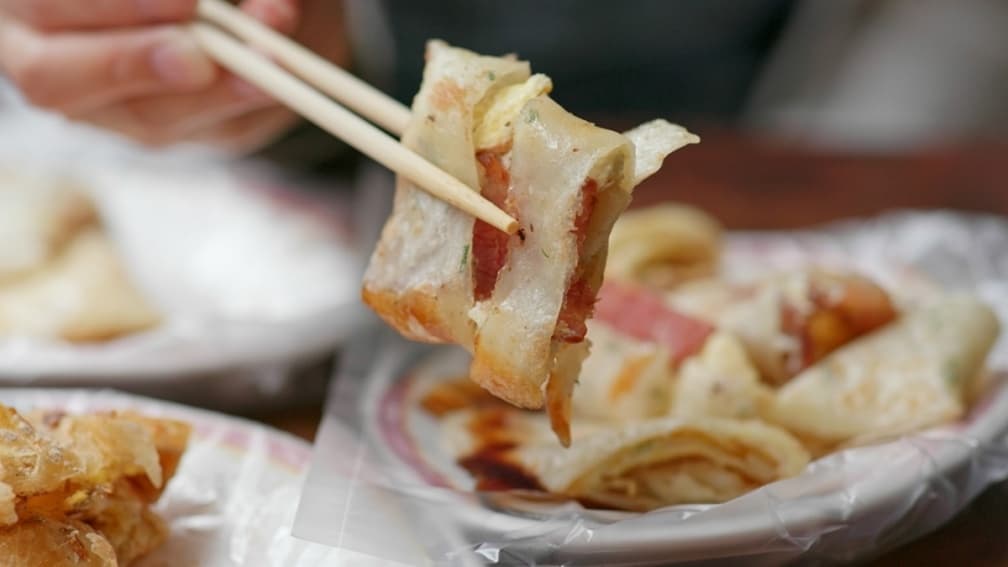 30年沒漲價!超佛心早餐店蛋餅10元、豆漿5元,網友驚呼「全部來1份」
