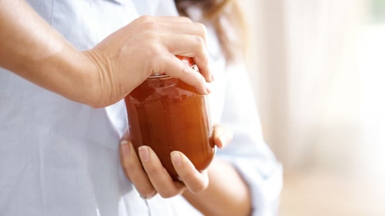 玻璃瓶蓋打不開怎麼辦?內行人曝妙招:不用敲免費力輕鬆轉開
