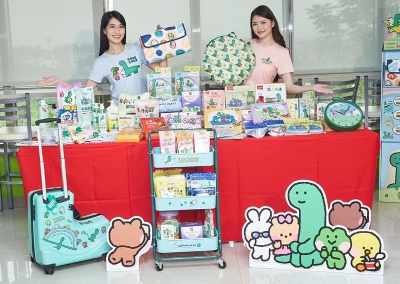 迷你熊大兔兔登陸家樂福!「聯名LINE FRIENDS」推7款加價購,先搶行李箱 迷你熊大兔兔登陸家樂福!「聯名LINE FRIENDS」推7款加價購,先搶行李箱