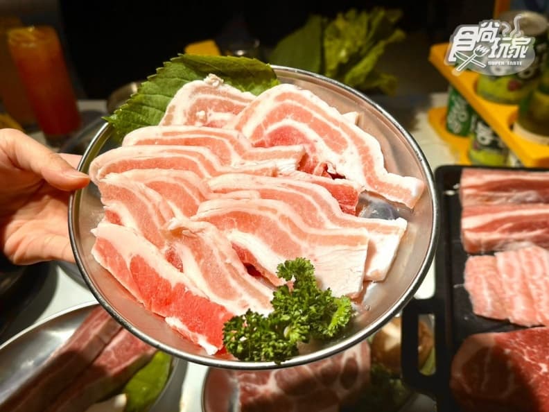人氣豬肉盤買一送一!正宗韓式烤肉插旗慶城街,還有韓國吉那棒免費吃 人氣豬肉盤買一送一!正宗韓式烤肉插旗慶城街,還有韓國吉那棒免費吃