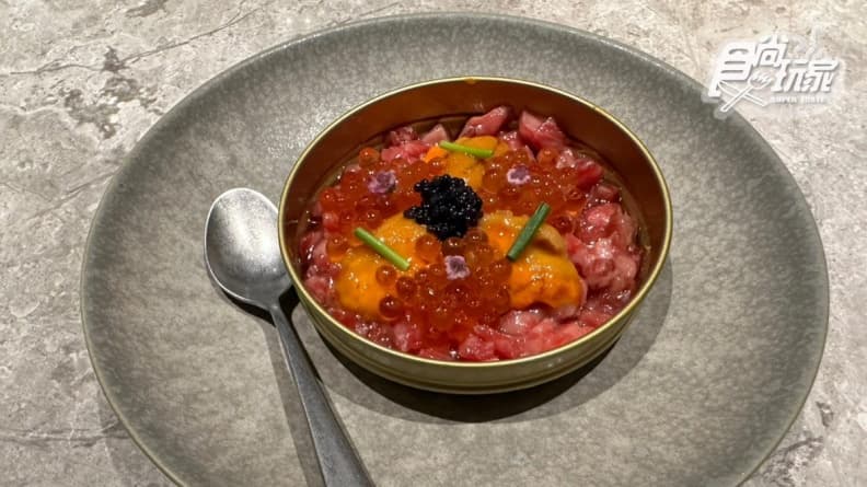 嗑現撈現烤肥美松葉蟹!號稱「被燒肉耽誤的現流海鮮店」,排隊燒肉新品牌+1 嗑現撈現烤肥美松葉蟹!號稱「被燒肉耽誤的現流海鮮店」,排隊燒肉新品牌+1