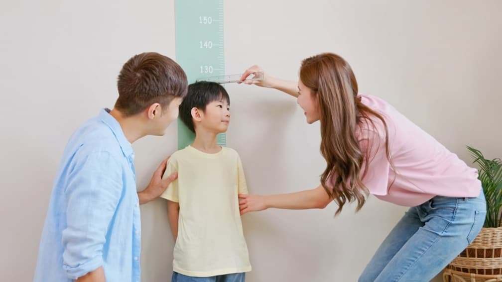 家長快看!把握小孩「寒假長高黃金期」,醫生曝3招可多長高1.5公分