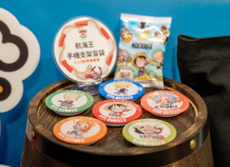 摩斯紅豆派只要10元!超夯蒟蒻紅茶買4送1,加碼免費送航海王手機架 摩斯紅豆派只要10元!超夯蒟蒻紅茶買4送1,加碼免費送航海王手機架