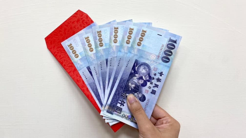 政府發錢了!6大補助總整理:3類勞工最高6萬元、出國玩每人5000元