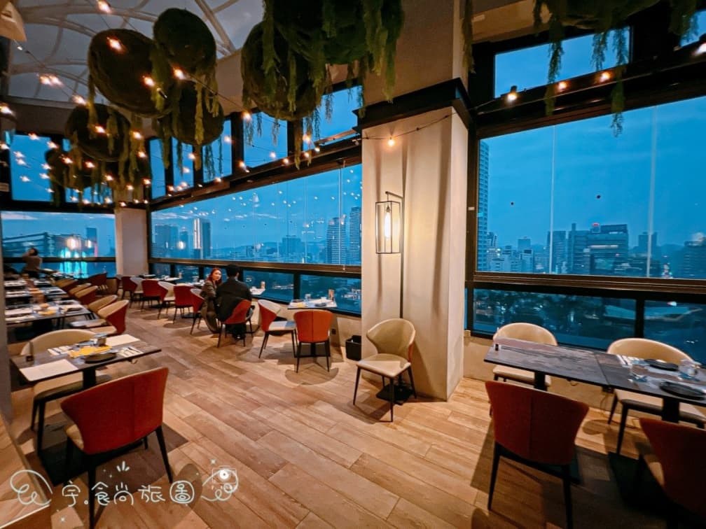高雄夜景秘境推薦12處!高雄晚上景點不只夜市,約會、續攤好去處全攻略 高雄夜景餐廳推薦3:眺吧餐酒館