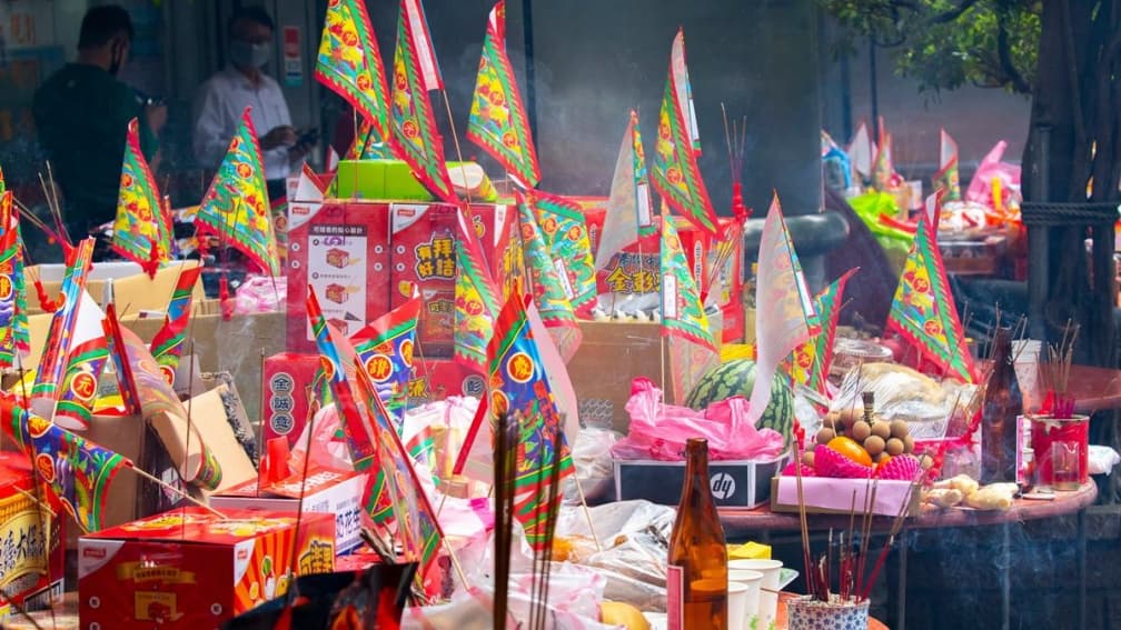 8/18中元普渡習俗、供品禁忌!「這類人」不宜拜拜,13種食物上供桌恐招厄