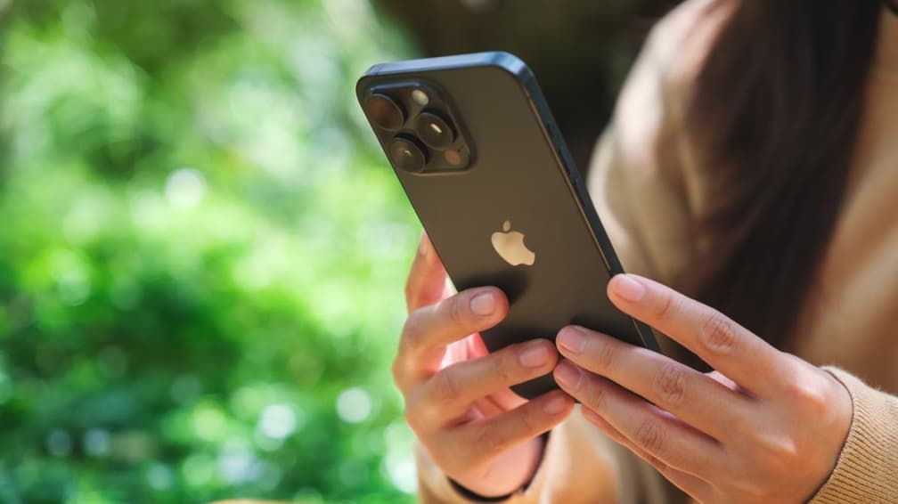 iPhone隱藏功能曝!長按「這裡」可抗藍光護眼,一票果粉驚呼:現在才知道